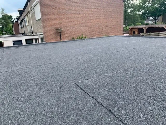Dakdekker van Bronsdak voert dakwerk uit in Arnhem
